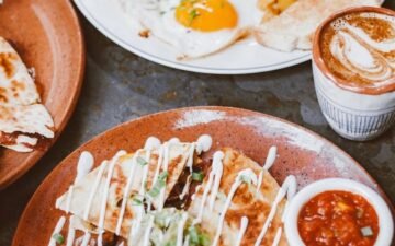 Dónde desayunar en 2026 Comparamos Vips y Toks - Vips vs Toks Menú 2026: Desayunos, Precios y Qué Conviene Más | MexicoCurrent